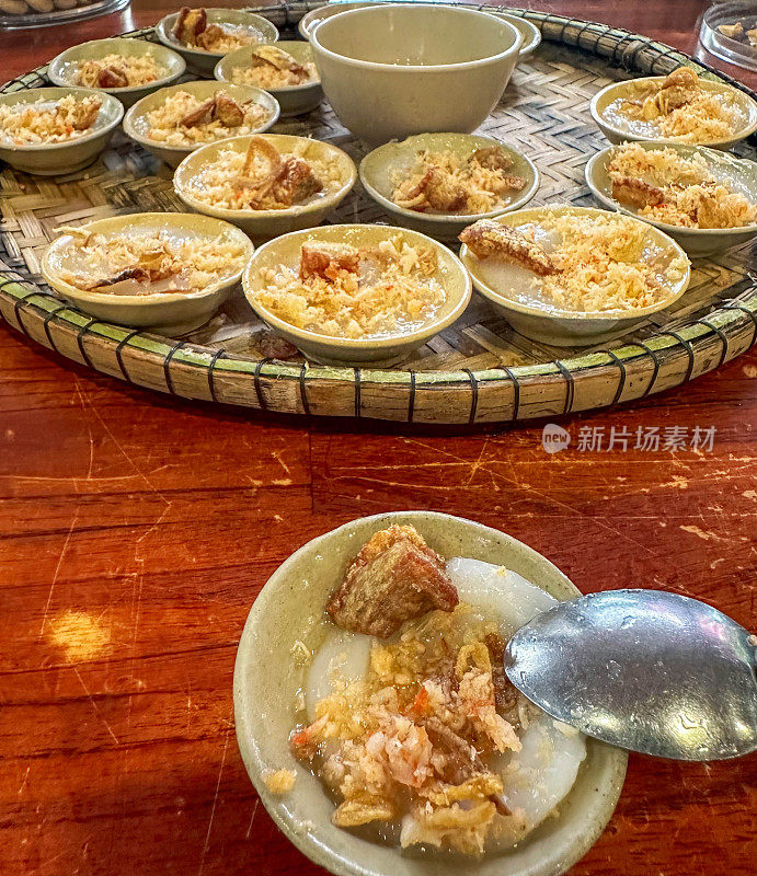 越南顺化的食物:被称为“banh beo”的年糕